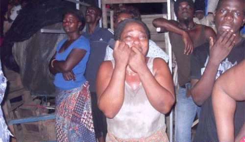 Les femmes impuissantes et en pleure lors de l'incendie du grand marché de Lomé