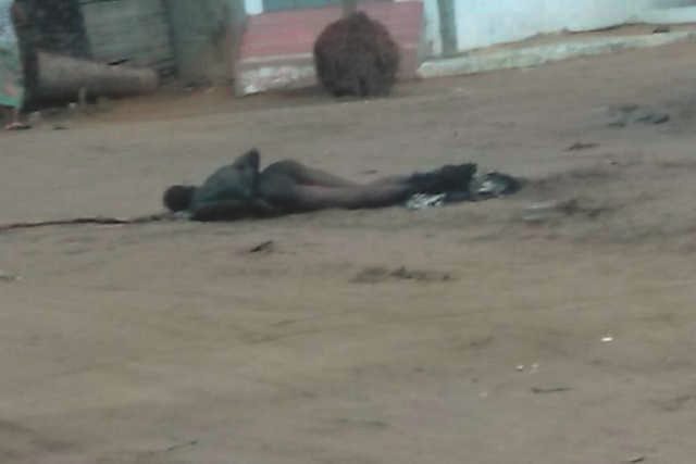 Un présumé voleur de moto brûlé vif à Avépozo, Lomé, Togo | Photo : Global Actu