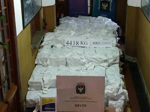Des officiers de la marine et des douanes ont découvert 4,4 tonnes de cocaïne cachées dans des conteneurs de farine à Montevideo. La drogue était destinée au Port Autonome de Lomé au Togo de Faure Gnassingbé | Photo : AFP